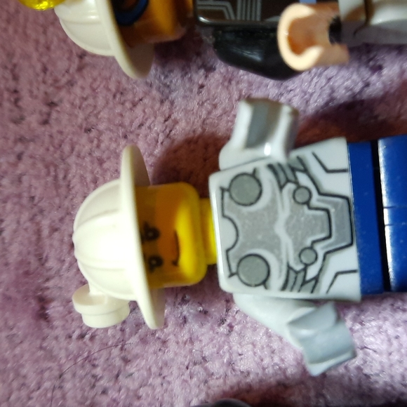 Lego Toys 3 and 1/2 men - Picture 4 of 8